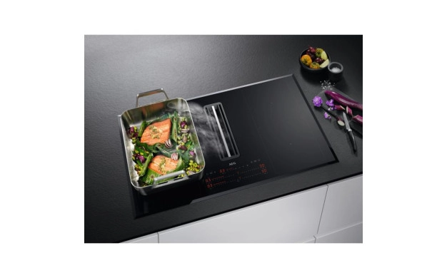 Комбиниран плот с аспиратор AEG CCE84779FB